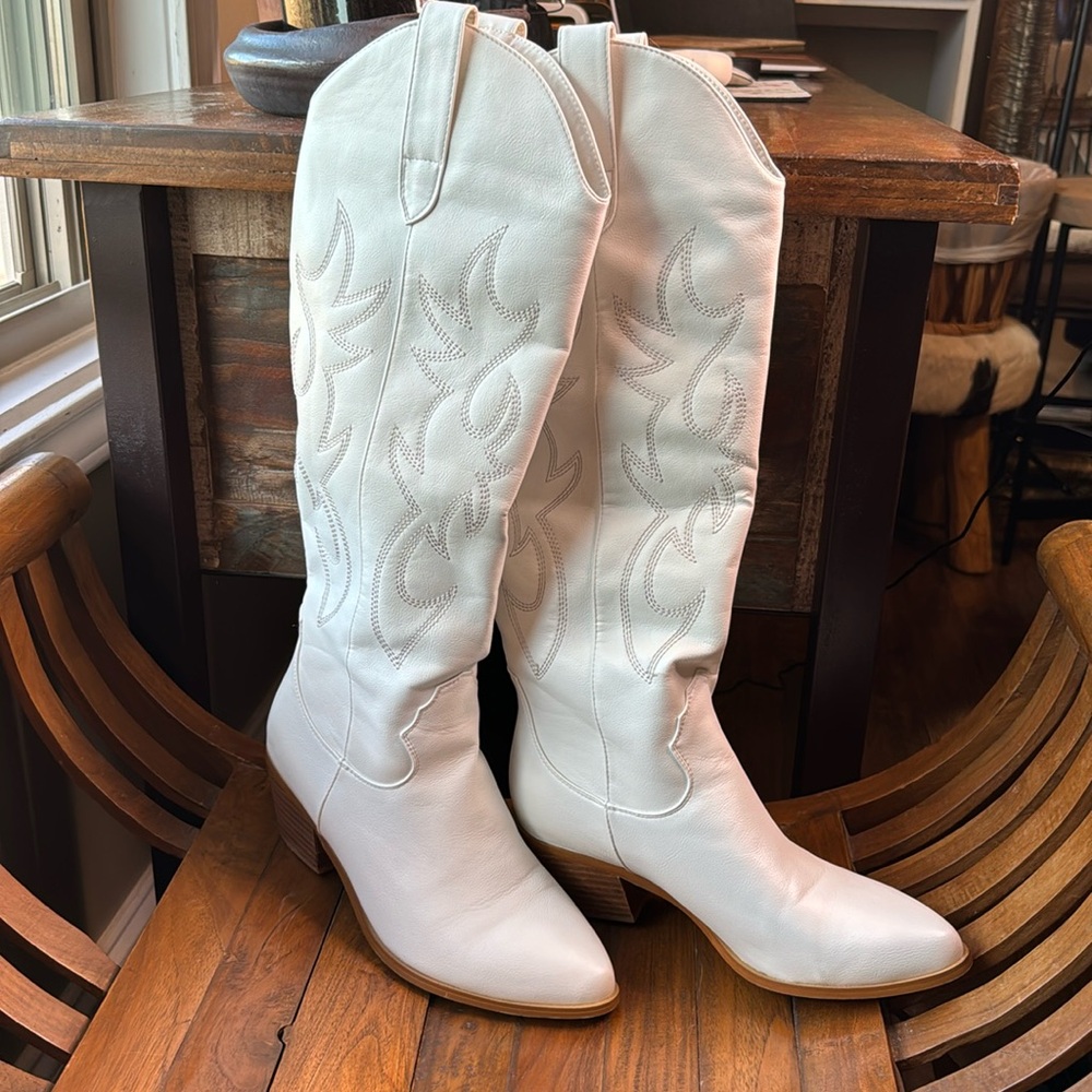 Faux Leather White 18” High Cowboy Boots Size 8